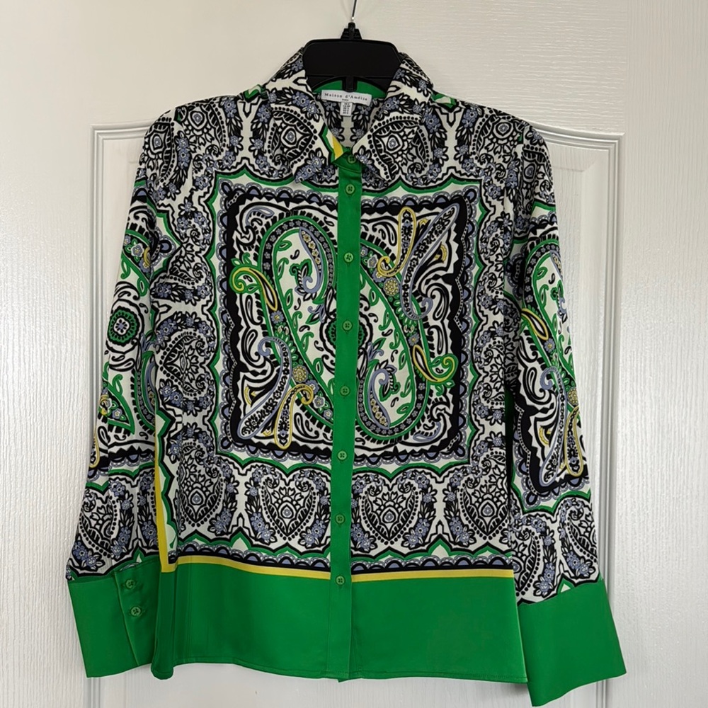 Elegant Green and Black Blouse with Ornate Pattern